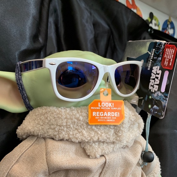 NWT Star Wars R2D2 Wayfarer Sunglasses w/ pouch - Picture 3 of 9